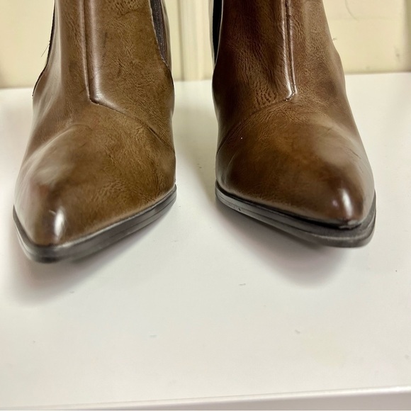 Penny Loves Kenny Women's Pupuper heel Chelsea Boot pointed toes distressed 10 - Picture 4 of 10